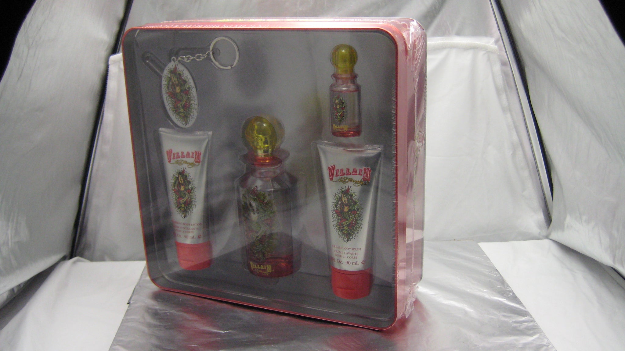 Ed Hardy Villain 125ml EDP + 7.5ml EDP + 90ml Body Lotion + 90ml Body Wash + Tattoo Design Key Chain